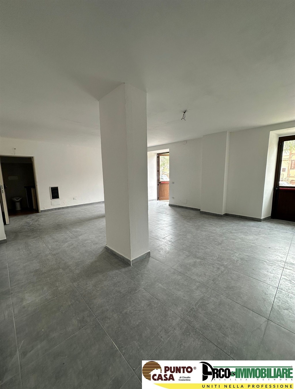 Affittasi centralissimo locale commerciale ristrutturato nalla piazza di Capaci