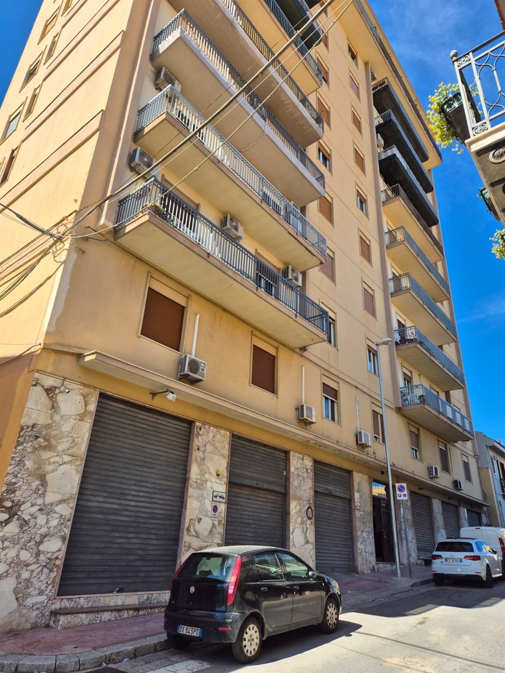 Appartamento Ideale anche per uso ufficio o studio medico e/o professionale, grazie al doppio ingresso e alla sua disposizione funzionale.