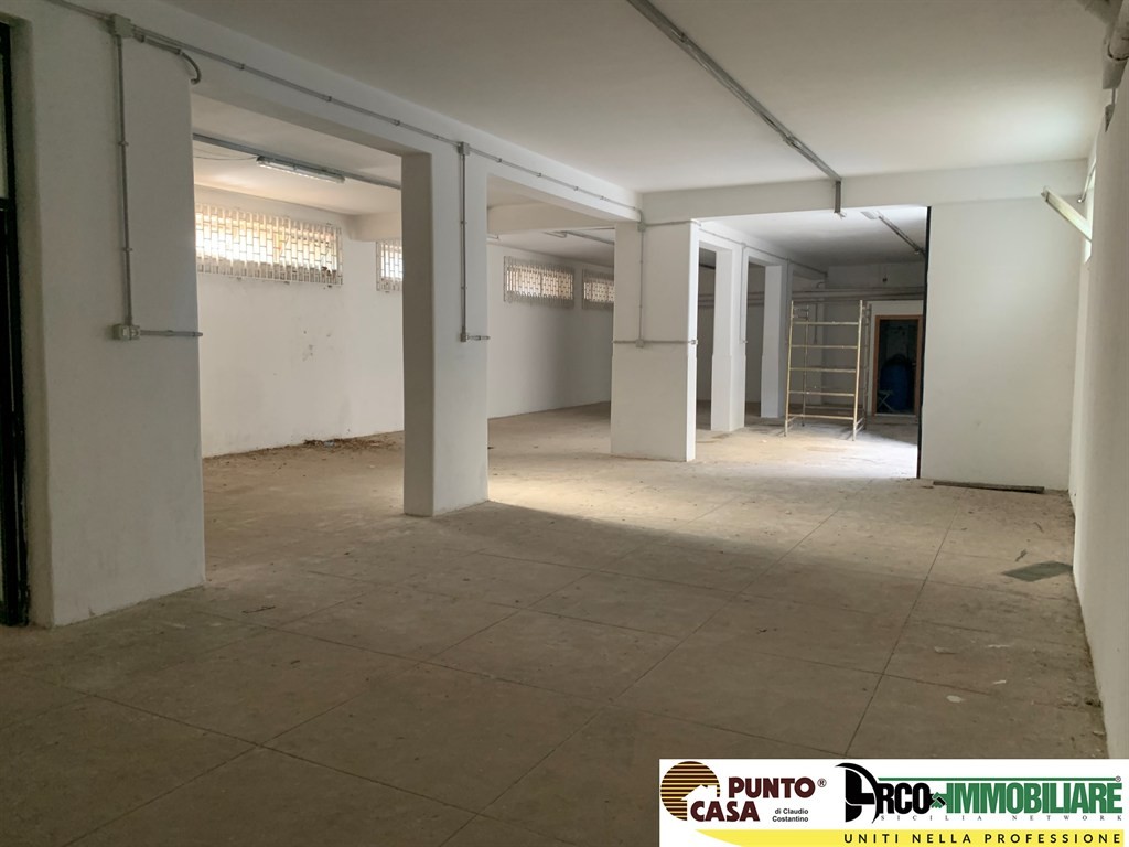 Via Principe di Palagonia – zona Malaspina Vendita in blocco di tre magazzini carrabili