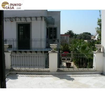 Affittasi Mondello/Valdesi ampio 3 vani con terrazzo ristrutturato.