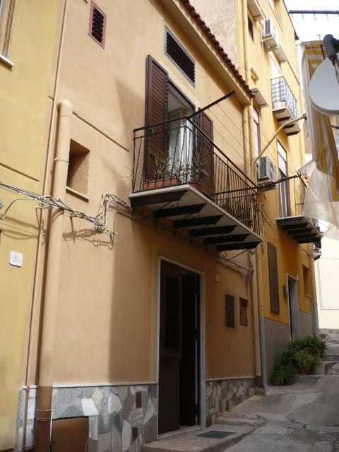 Casa indipendente arredata zona alta centrale