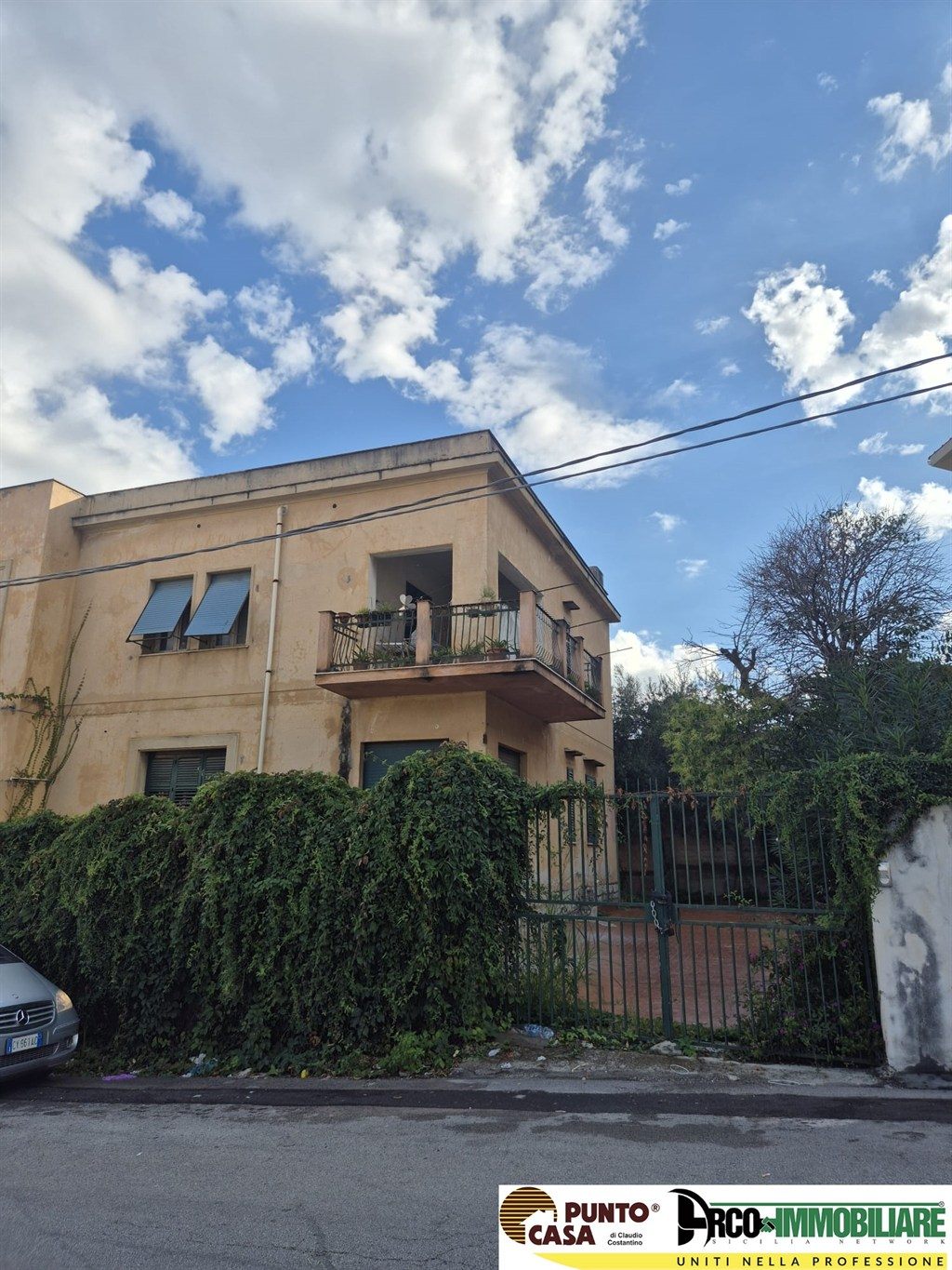 Vendesi a Monreale  villa unifamiliare su 2 elevazioni in via Aldo Moro vicino il Campo Sportivo